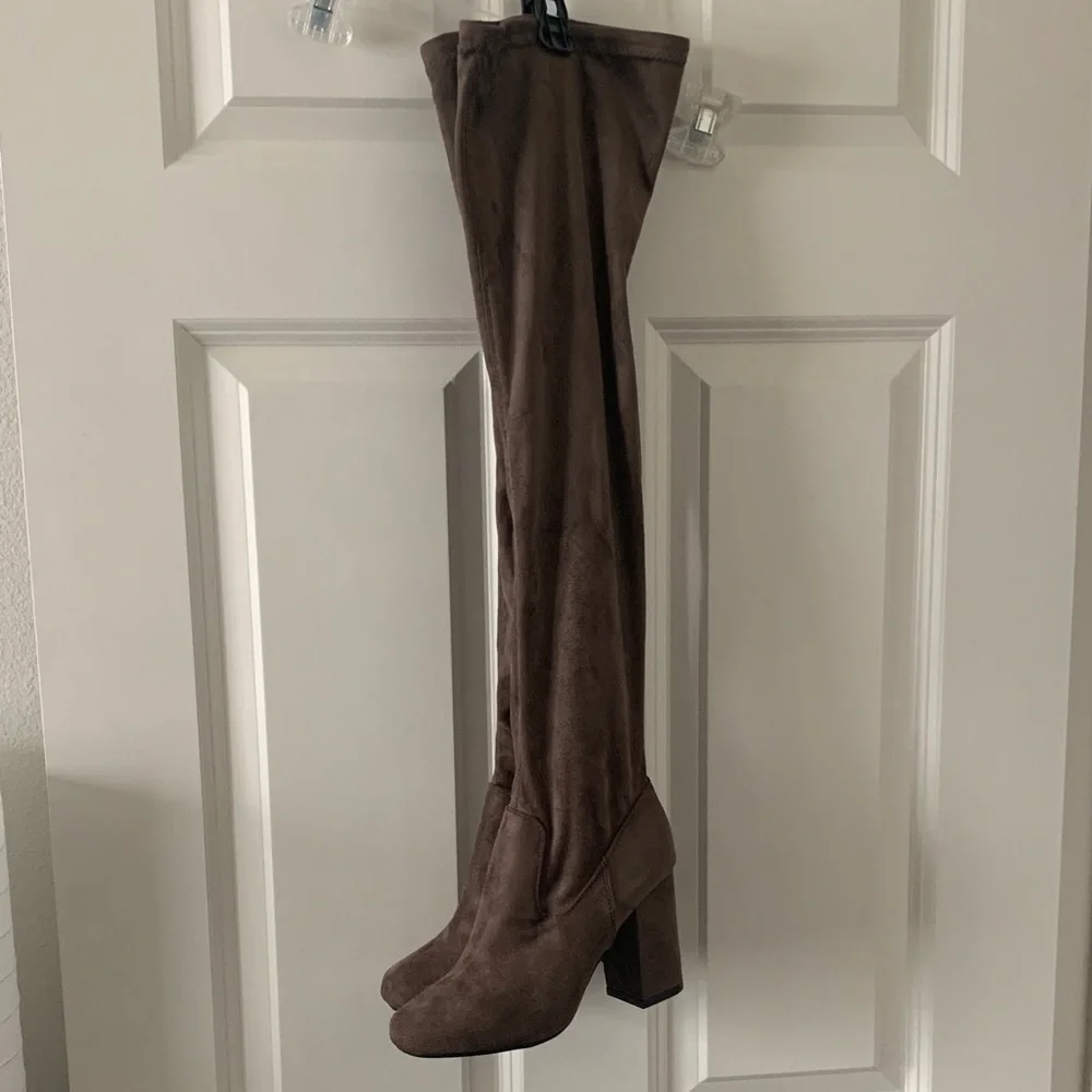 NWOT Taupe Over-the-Knee Women's Boots.
Rumer Hawa. - Picture 1 of 6